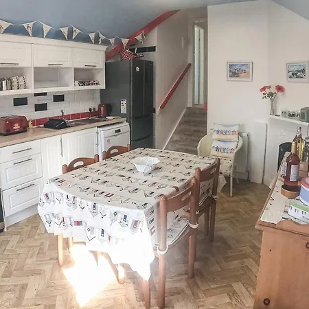 Дом отдыха Esplanade Crescent *